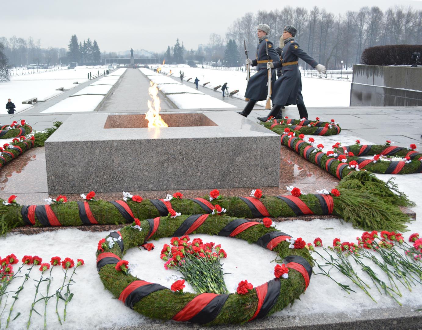 Участие в торжественно-траурной церемонии в честь 73-й годовщины полного освобождения Ленинграда от фашистской блокады