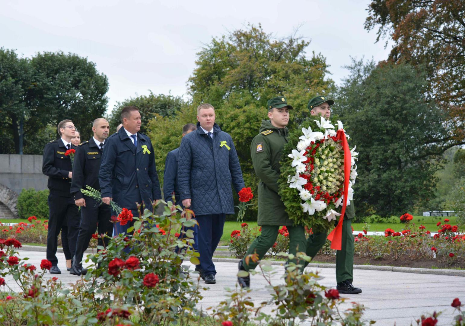 Делегация Контрольно-счетной палаты Санкт-Петербурга почтила память ленинградцев, погибших во время блокады