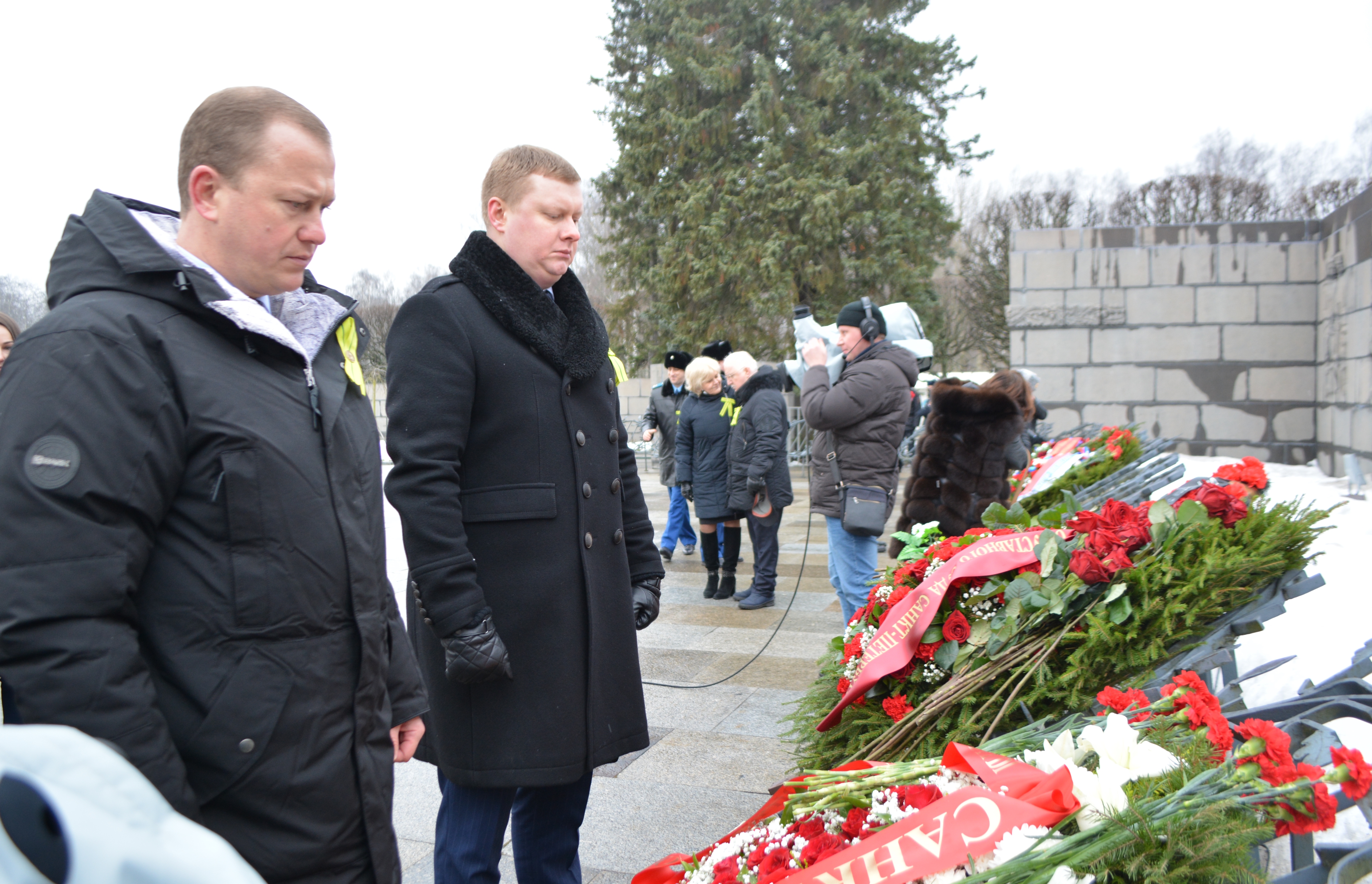 Делегация Контрольно-счетной палаты Петербурга почтила память ленинградцев-блокадников