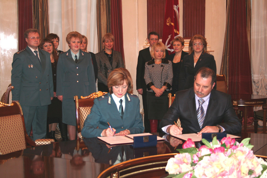 Подписано соглашение о взаимодействии и сотрудничестве КСП СПб с Управлением Федеральной налоговой службы по Санкт-Петербургу