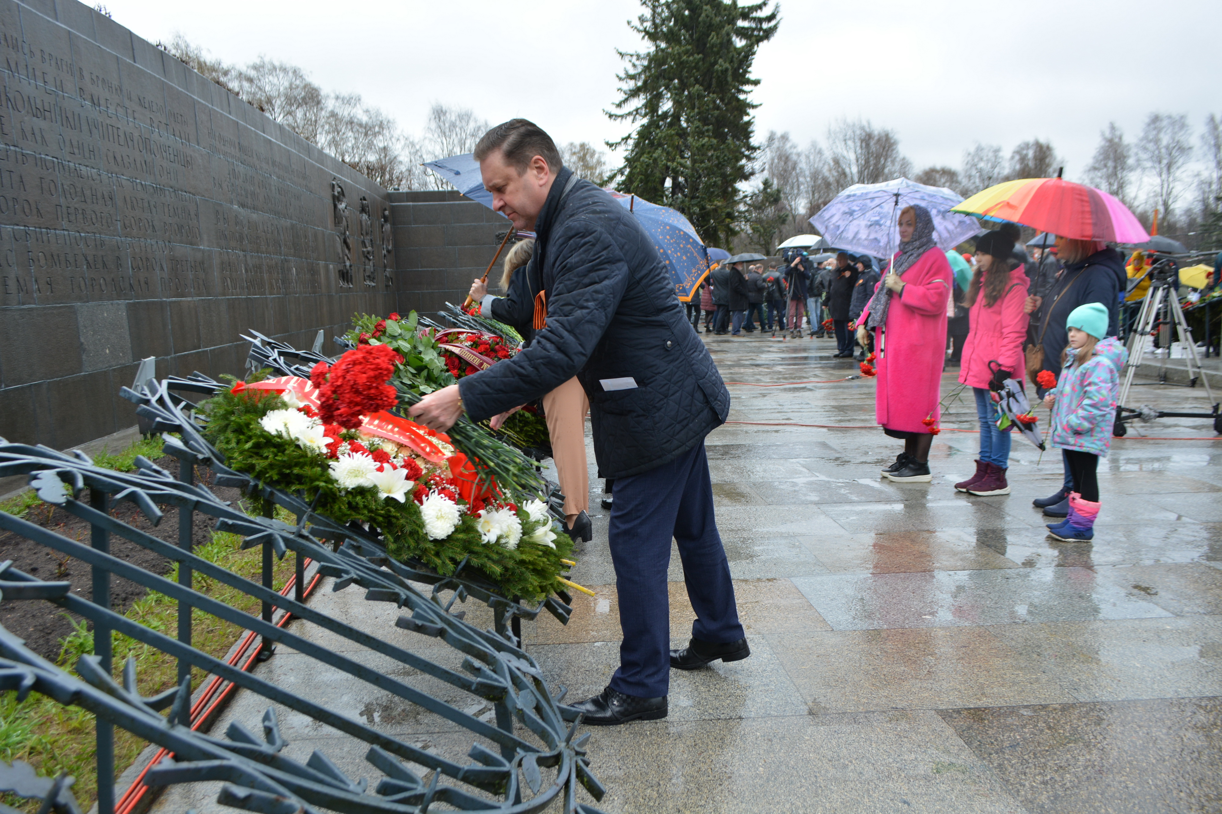 Делегация Контрольно-счетной палаты Санкт-Петербурга почтила память погибших в годы Великой Отечественной войны